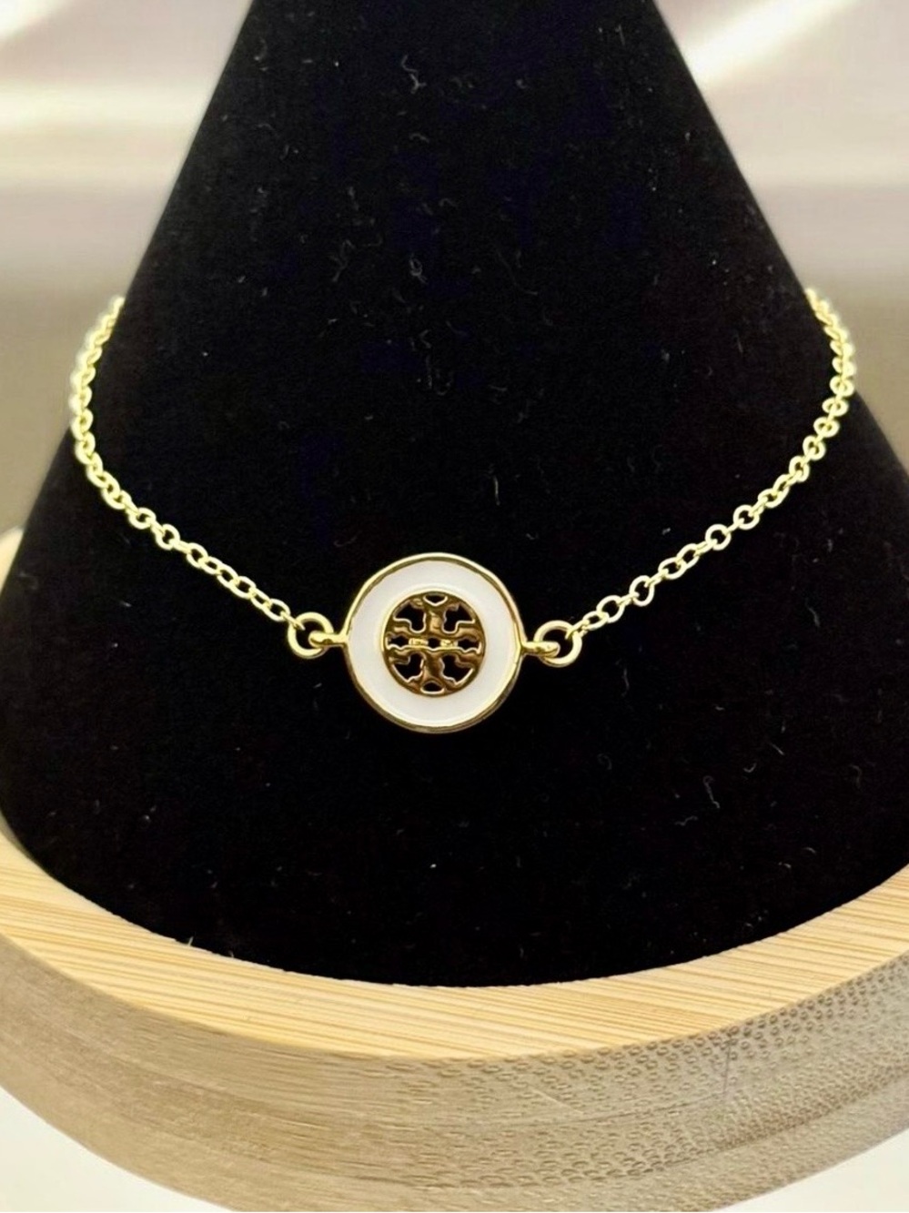 New Auth Tory Burch Kira White Enamel Chain bracelet in Tory Gold